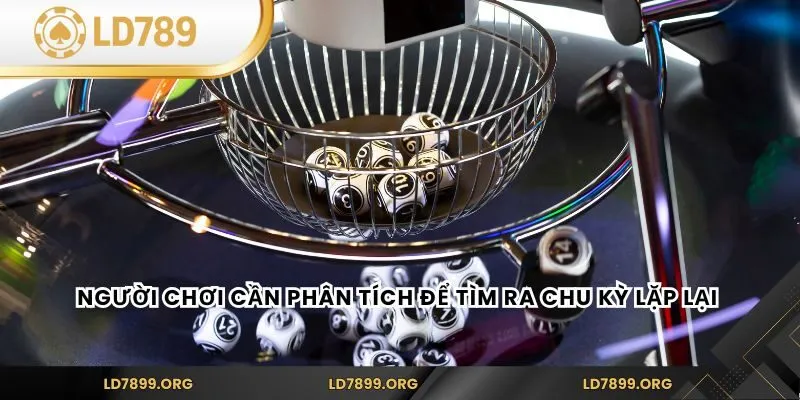 Người chơi phải phân tích dữ liệu ở nhiều kỳ quay trước